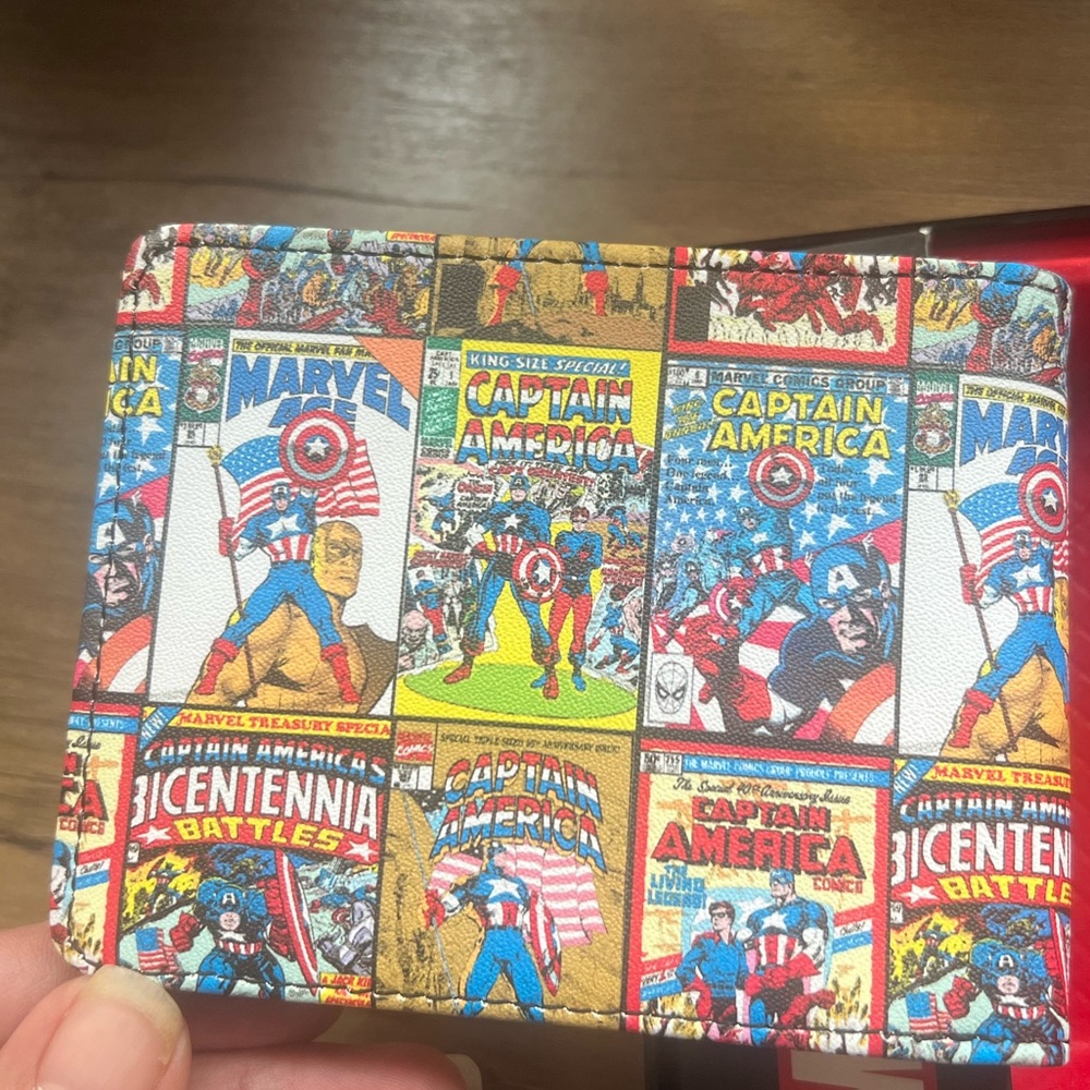 Marvel Captain America Bifold Slimfold Men Wallet In Collectible Tin Case NEW - Picture 5 of 7